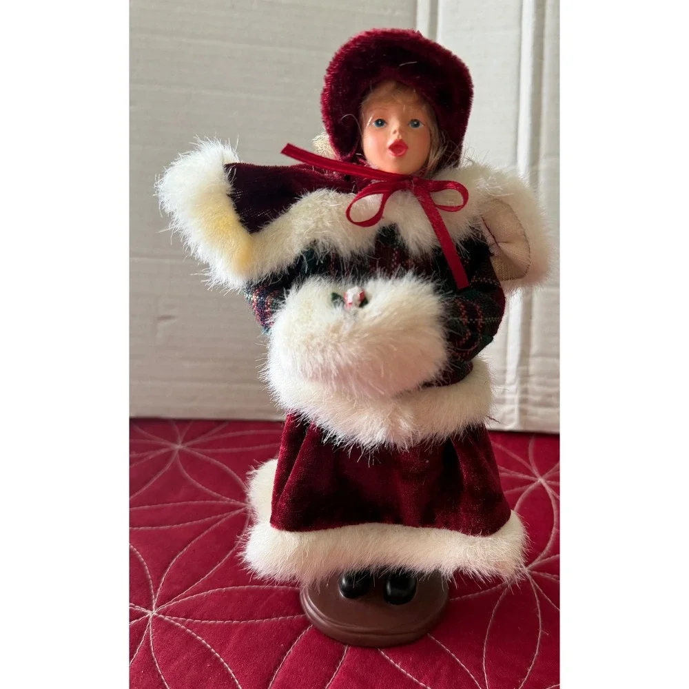 Vintage Christmas Caroler Figurine Burgundy Velvet Faux Fur Victorian 8.5